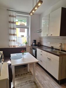 Kuhinja oz. manjša kuhinja v nastanitvi Ferienwohnung Anika Maxima