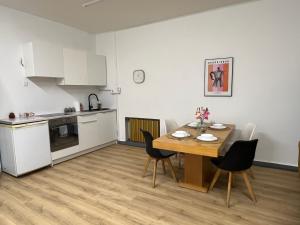 a kitchen and dining room with a table and chairs at Apartament przy Agorze in Bytom