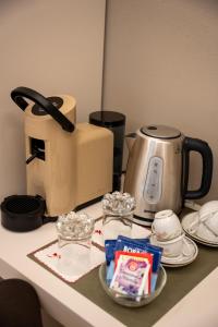 a counter with a coffee maker and a toaster at L'Alòz in Lugo +35 photos