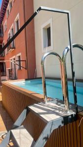 a swimming pool with a mirror next to a building at Apartamentos Rurales Flor De Lavanda in Brihuega
