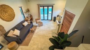 a living room with a couch and a table at Puur Bonaire Boutique Resort in Belnem