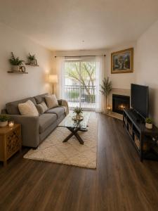 a living room with a couch and a television at Ocean Breeze Stay Near Airport LAX & Stadium in Los Angeles