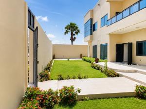 an exterior view of a building with a yard at villa face à la mer in Cotonou