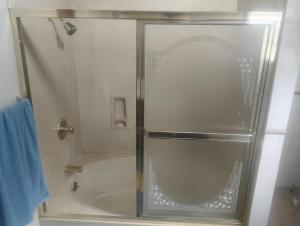 a shower with a glass door in a bathroom at crown y key in Ciales