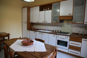 a kitchen with a wooden table with a bowl on it at Elimo Affittacamere - Casa Vacanze di Scardino Leonardo in Poggioreale