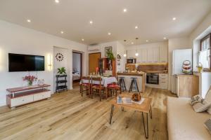 a living room with a kitchen and a dining room at Apartments Cvelic Milovcic in Malinska