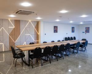 a large conference room with a long table and chairs at Il Divo Boutique Hotel in Ciudad del Este