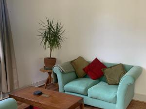 Zona d'estar a Trigonos - Peaceful Lakeside B&B and Retreat in Eryri National Park