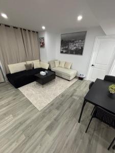 Gallery image of Luxury Guest Suite in Thorold