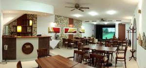 a dining room with tables and chairs in a restaurant at Hotel Vinopa in Hustopeče