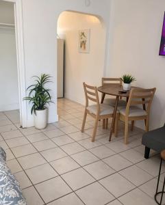 a dining room with a table and chairs at Comfortable Stay O in Hollywood
