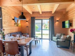 a dining room with a table and chairs at Rattendorf 13A in Rattendorf