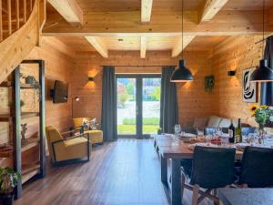 a living room with a table and a dining room at Rattendorf 13B in Rattendorf