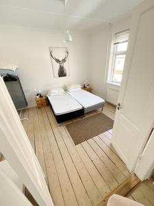 a bedroom with a bed in the middle of a room at Beautiful 2 Bedroom Apartment on Borgergade in Aalborg