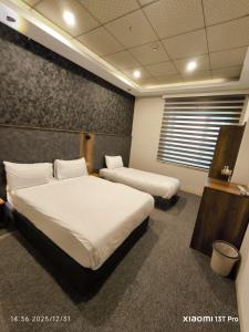 a bedroom with two beds in a room at فندق سيوار in Erbil