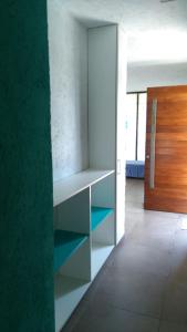 a room with a white shelf and a wooden door at Casa en las sierras in Villa Parque Siquiman
