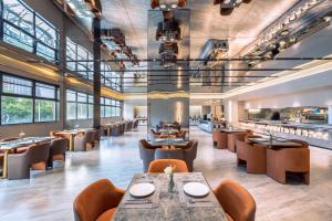a restaurant with tables and chairs and a cafeteria at Crystal Orange Hotel Suzhou Xiangcheng in Suzhou