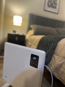 a remote control in front of a bedroom with a bed at Exclusivo departamento in Valdivia +14 photos