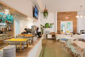 a restaurant with a counter with food on it at President Villa in Miami Beach