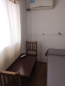 a room with a table and two chairs and a bed at Hospedaje Alicia in Barraquero +4 photos