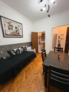 a living room with a bed and a table at corazón obelisco 2 in Buenos Aires