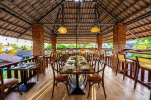 a dining room with a table and chairs at Solivo Ecolodge Phu Quoc in Phú Quốc