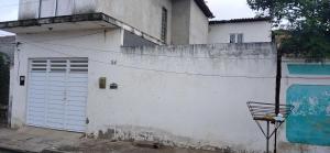 a white building with a door and a fence at Lazer do DUELÃO in Pão de Açúcar