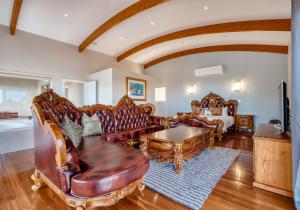 a living room with a couch and a table at Maleny Terrace Cottages in Maleny