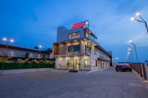 a building with a sign that reads hotel at La Antaraa in Arumuganeri