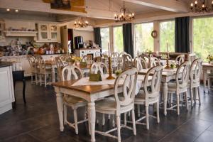 a dining room with a long table and chairs at Eggedal Borgerstue in Eggedal
