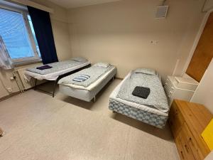 a hospital room with two beds and a window at Kurimon Majatalo in Kianta