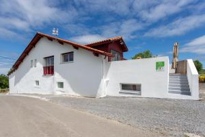 a white building with a red roof at Gite Goxa Leku in Ossès