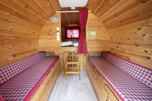a room with two beds in a wooden cabin at Camping Seewiese in Pfedelbach +35 photos