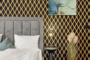 a bedroom with a bed and a picture on the wall at BERG & BERG Hotel - Hellbühl Self-Check-in in Hellbühl