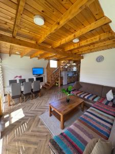 a living room with a couch and a table at Vlasic Odmor - Villa Krajina V in Vlasic