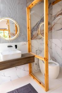 a bathroom with a sink and a toilet at Black Pearl View in Himandhoo 