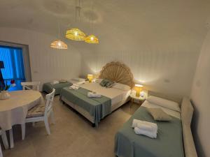 a bedroom with two beds and a table and chairs at Petra Lavea in Pompei