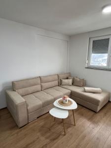 a living room with a couch and a table at Apartman M&M in Teslić