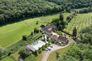 an aerial view of an estate with a swimming pool at La Mailleraie - L'etang in Valojoulx