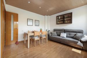 a living room with a table and a couch at Casa Gemina in Deltebre