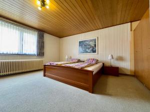 a bedroom with a bed in a room at Midway Weser Hotel Nienburg in Nienburg