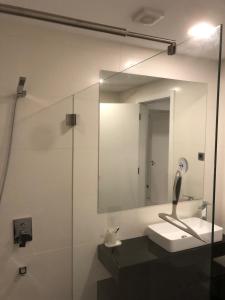 a bathroom with a sink and a mirror at Aroeira Villa B&B in Charneca