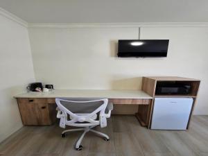 a desk with a chair in a room at NiNETEEN28 Guesthouse in Pietermaritzburg +10 photos
