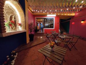 a restaurant with tables and chairs in a room at Posada Familiar Lupita in Texcoco de Mora