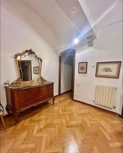 a room with a mirror on top of a dresser at La Dolce Vita in Pisa