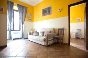 A seating area at Trastevere Dream House