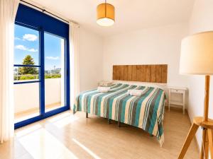 a bedroom with a bed and a large window at Casa 3 hab, piscina, playa, parking, L'Ampolla in L'Ampolla +29 photos