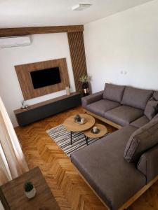 a living room with a couch and a table at Prenoćište-Vila Tasić in Vranje