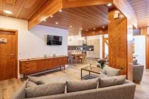 a living room with a couch and a table at Apartment-Haus Gundelfinger in Gräfenberg