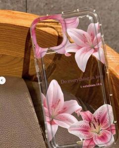 a glass vase with pink flowers in it at test in Phumĭ Stœ̆ng Kâmbŏt